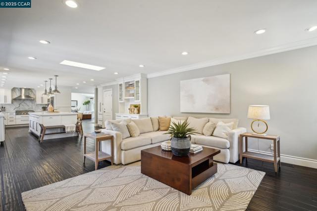 12994 Hawkins Dr, San Ramon CA: https://media.crmls.org/mediaz/10f748be-8401-4dd7-b08a-73e2a7b21280.jpg