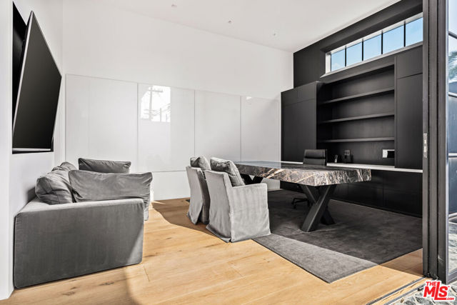 1346 Abbot Kinney Boulevard, Venice CA: https://media.crmls.org/mediaz/10f7a201-43d1-40a0-81bc-e4bb416a2bfb.jpg