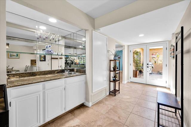 43 Sunrise Drive, Rancho Mirage CA: https://media.crmls.org/mediaz/10f89456-2e36-4879-8fc0-e8e34dfc9b9c.jpg