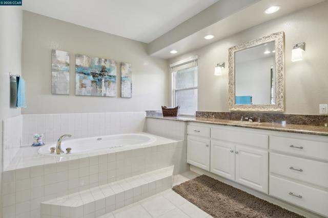 132 Victoria Pl, Danville CA: https://media.crmls.org/mediaz/10f8fcd8-dae8-4e62-8e73-77c8126645a8.jpg