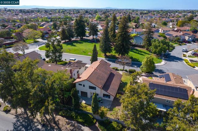 4360 Peregrine Way, Fremont CA: https://media.crmls.org/mediaz/10f9015d-92cc-401c-ac24-9c91b8076037.jpg