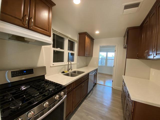 Detail Gallery Image 7 of 12 For 3256 Prospect Ave, Glendale,  CA 91214 - 2 Beds | 1 Baths