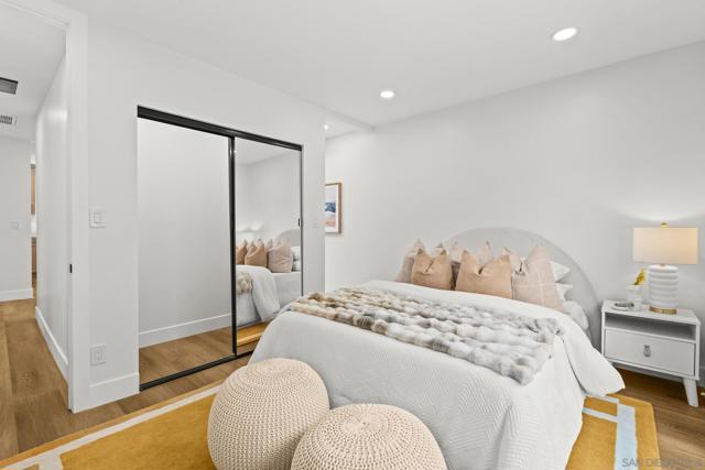 375 E Avenue, Coronado CA: https://media.crmls.org/mediaz/10f9702d-b8db-442d-8ca6-5e67debab069.jpg