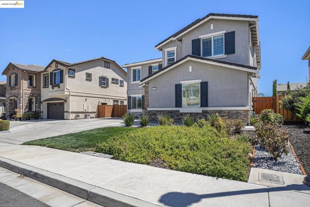 525 Stone Mountain Dr, Oakley CA: https://media.crmls.org/mediaz/10f97447-bfc1-4d97-a6b6-1e6f0b50c2ab.jpg