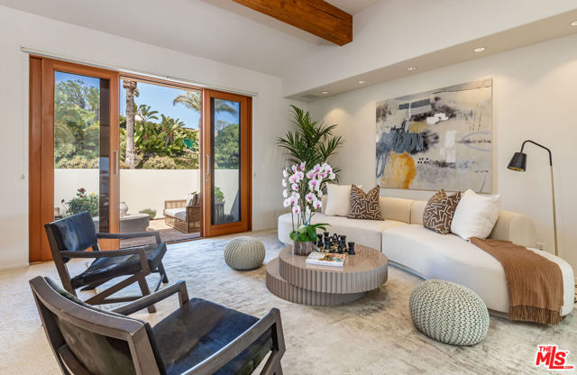 6417 Merritt Drive, Malibu CA: https://media.crmls.org/mediaz/10f97455-f486-4563-a6de-dc21a9fbef3e.jpg