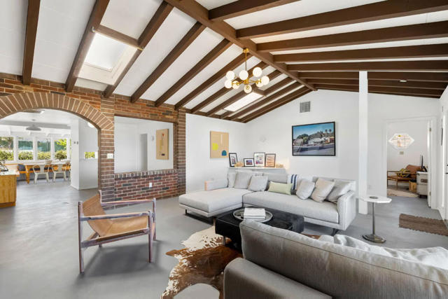 7657 N Star Avenue, 29 Palms CA: https://media.crmls.org/mediaz/10f97fc8-9cde-421f-8b8b-5b47b2dd003a.jpg