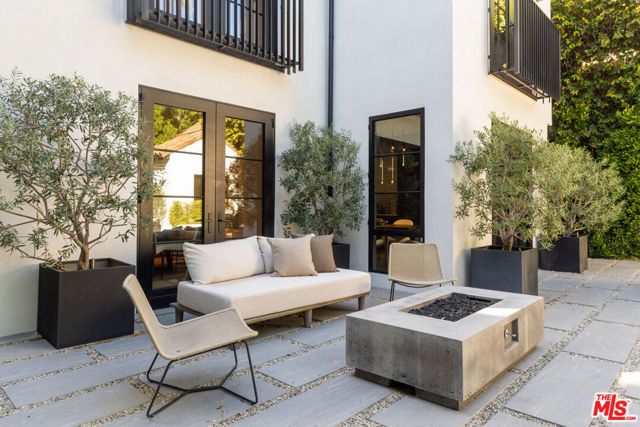 1146 Sierra Alta Way, Los Angeles CA: https://media.crmls.org/mediaz/10f9b317-43c8-4b94-bc04-8138f9746286.jpg