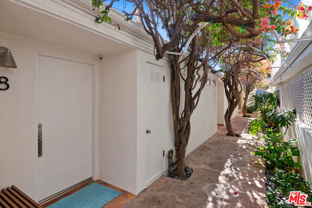 27400 Pacific Coast Highway, Malibu CA: https://media.crmls.org/mediaz/10fa381f-9236-4749-9c7f-4d3cf0b4ec0b.jpg