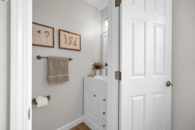 19157 San Miguel Ave, Castro Valley CA: https://media.crmls.org/mediaz/10fa4dc8-90eb-4f0f-b7ee-8a8214c4aafd.jpg