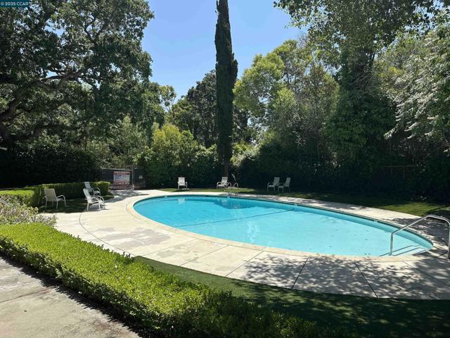 68 Terrace Rd, Walnut Creek CA: https://media.crmls.org/mediaz/10facccc-cee7-4cbb-b509-35dfeb9054a8.jpg