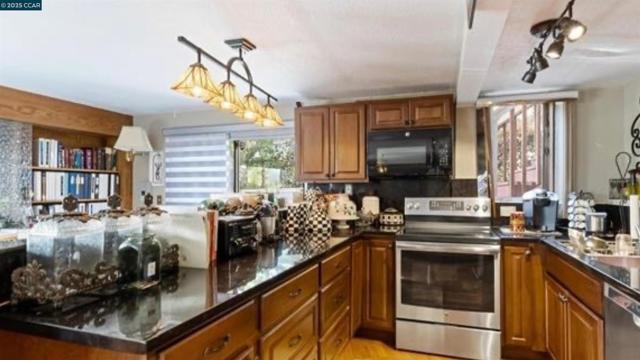 Image 16 of 25 For 716 Gelston Pl