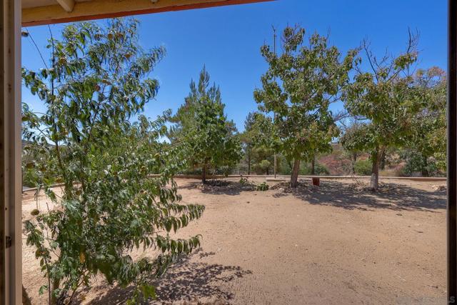 25861 E Old Julian Hwy, Ramona CA: https://media.crmls.org/mediaz/10fbd31c-b123-4afd-8492-08392e5a5427.jpg