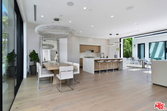5316 Lennox, Sherman Oaks CA: https://media.crmls.org/mediaz/10fbef02-1cbf-47d2-99c7-1774f4e0f24e.jpg