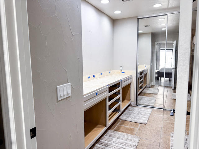 54974 Oaktree, La Quinta CA: https://media.crmls.org/mediaz/10fc010f-53a2-4b19-8f11-4317448d4747.jpg