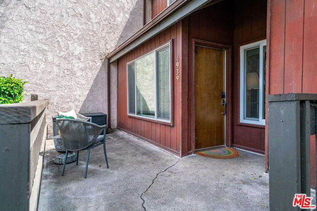 4939 Maytime Lane, Culver City CA: https://media.crmls.org/mediaz/10fc09ea-33da-4c04-a800-9910806f29ec.jpg