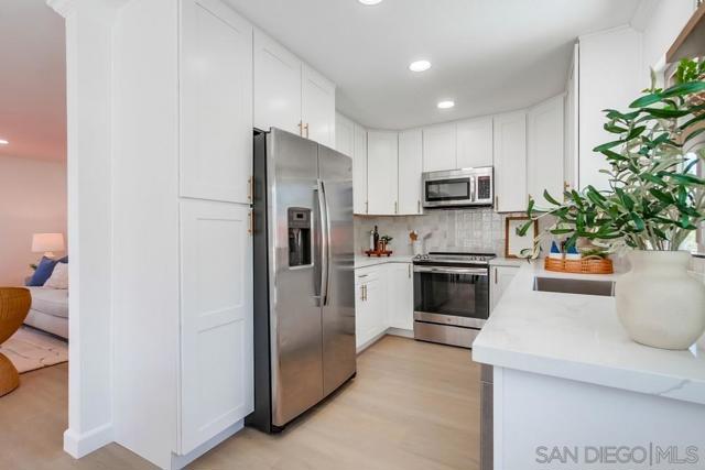 3113 Avenida Topanga, Carlsbad CA: https://media.crmls.org/mediaz/10fc5a23-a925-4a24-a07e-235d1f74df86.jpg