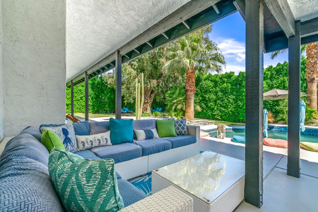 43170 Warner Trail, Palm Desert CA: https://media.crmls.org/mediaz/10fcb641-c074-42a8-b066-f16db0c0467b.jpg
