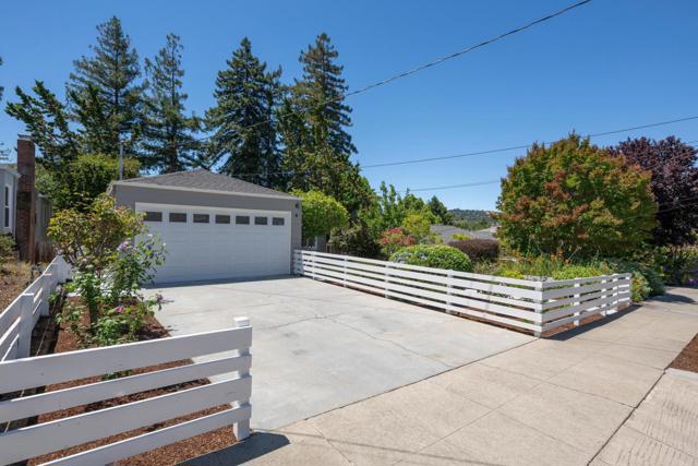 9 INNER Circle, Redwood City CA: https://media.crmls.org/mediaz/10fd3970-b385-483d-b296-028153d7c983.jpg