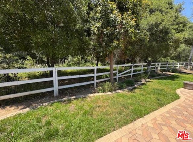 1808 Fallbrook Oaks Court, Fallbrook CA: https://media.crmls.org/mediaz/10fd45a7-3dd8-4318-bc3d-18eefc85ea6a.jpg