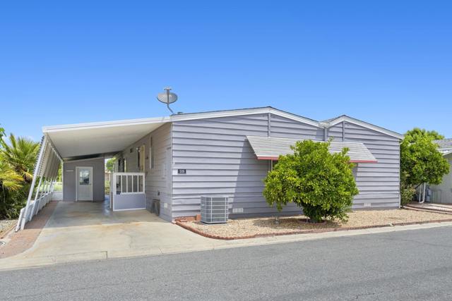 5001 W Florida Avenue, Hemet CA: https://media.crmls.org/mediaz/10fe9675-49ca-4b56-b5eb-2b05cf32a759.jpg