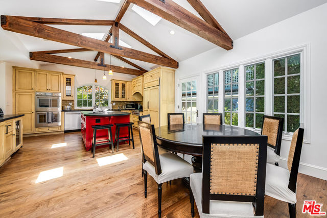 334 S Westgate Avenue, Los Angeles CA: https://media.crmls.org/mediaz/10feb4ba-2e10-4810-a6a2-98c4d185e981.jpg