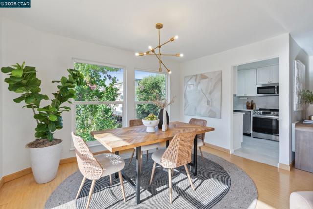 500 Vernon, Oakland CA: https://media.crmls.org/mediaz/10ffe312-3ae0-4579-b1a3-fbf0210c05b2.jpg