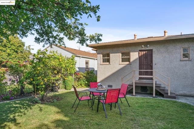 148 Estabrook, San Leandro CA: https://media.crmls.org/mediaz/10fffe1a-01fe-436b-bf5d-52275b1edf62.jpg