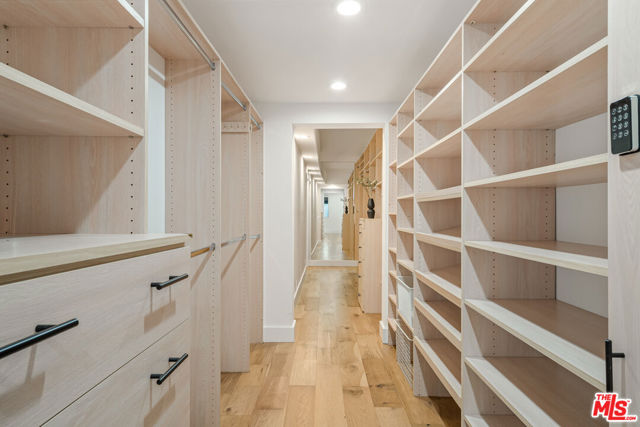 8021 Floral Avenue, Los Angeles CA: https://media.crmls.org/mediaz/11004ae3-74b4-45fe-9c8a-c355eaa84fa3.jpg