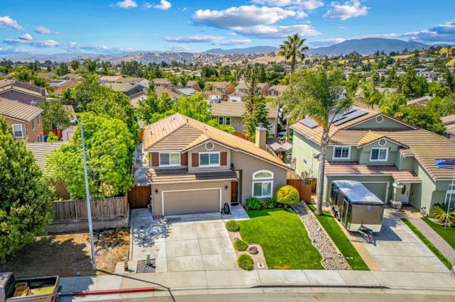 1660 Mimosa Street, Hollister CA: https://media.crmls.org/mediaz/1100975f-3fd5-4bdd-b674-3d0126d8458f.jpg