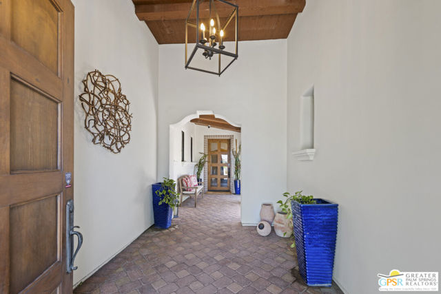 27 Cassis Circle, Rancho Mirage CA: https://media.crmls.org/mediaz/11010c03-1694-40aa-a52d-845a93c306c1.jpg