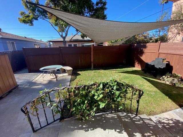 4830 4832 Utah St, San Diego CA: https://media.crmls.org/mediaz/11010e8f-c5bc-4ad4-be8f-21e59e2f1f05.jpg