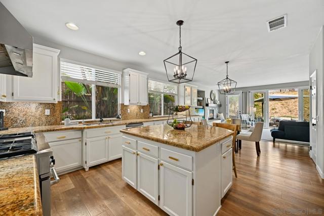 3231 Canyon View Dr, Oceanside CA: https://media.crmls.org/mediaz/11012900-7183-4b19-bf86-43704e42824b.jpg