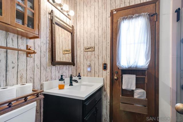 25980 Forest Dr, Escondido CA: https://media.crmls.org/mediaz/11019ed1-57ed-4cb9-ab2a-63b17d83ba3e.jpg