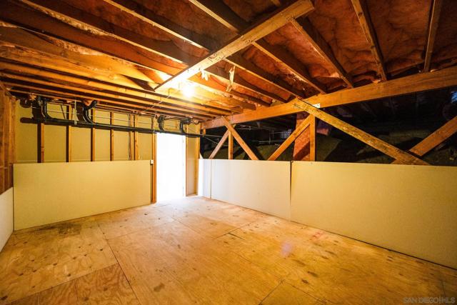 1180 Evelyn St, San Diego CA: https://media.crmls.org/mediaz/1101d56a-977d-4a84-8ec0-9b0d7c93535c.jpg