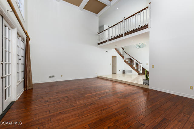 29515 Weeping Willow Drive, Agoura Hills CA: https://media.crmls.org/mediaz/11020000-dd67-4193-8010-7261135d3e66.jpg