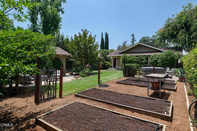 1036 N Chester Avenue, Pasadena CA: https://media.crmls.org/mediaz/1102224e-2db1-4d4c-b833-9812e9cac47c.jpg