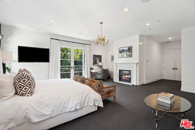 1600 Clear View Drive,  CA: https://media.crmls.org/mediaz/11027f72-0918-4471-b67f-6c117d5579fc.jpg