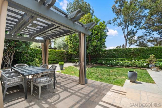 50 Whitehall, Newport Beach CA: https://media.crmls.org/mediaz/1102919f-8a05-4efe-999e-aef46e60c09b.jpg