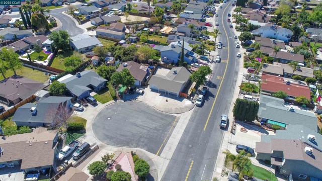81 Pioneer Ct, Oakley CA: https://media.crmls.org/mediaz/1102b4da-d56c-4735-a5d7-9319cc601d24.jpg