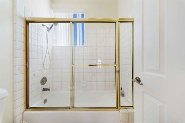 2173 Twisted Oak Ln Lane, Alpine CA: https://media.crmls.org/mediaz/11035dbe-b14d-4d72-9ab7-55641433390f.jpg