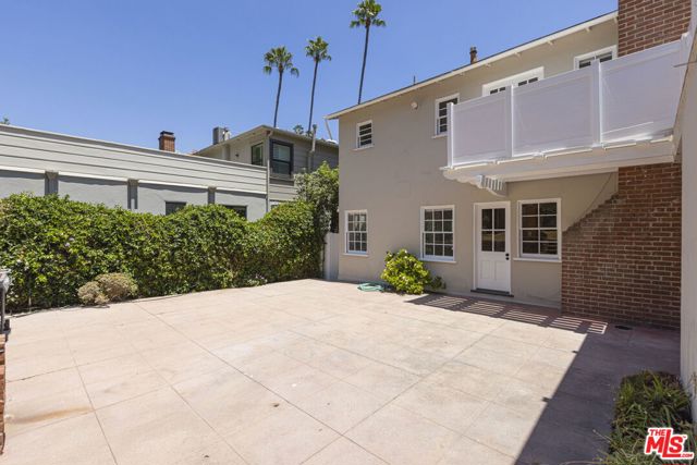 2547 Canyon Drive, Los Angeles CA: https://media.crmls.org/mediaz/11038e6d-4ca0-45f8-9115-046c55550d0b.jpg