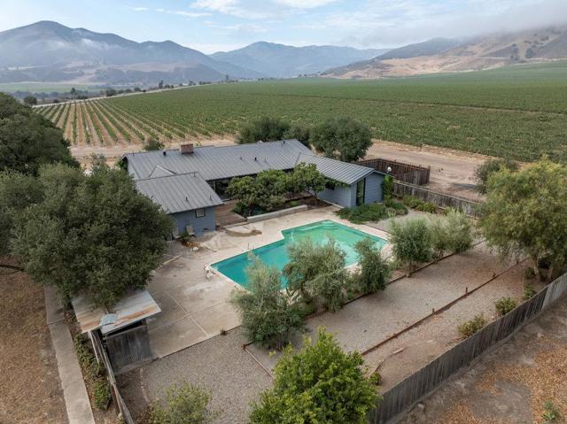 43002 Arroyo Seco Road, Soledad CA: https://media.crmls.org/mediaz/11051849-f123-4e64-b0b0-63e2670a770a.jpg