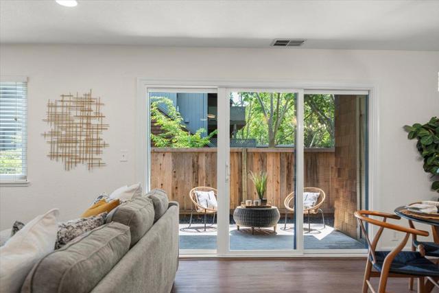 1305 La Terrace Circle, San Jose CA: https://media.crmls.org/mediaz/11055127-0ac3-4b0d-9444-3269a688e44c.jpg