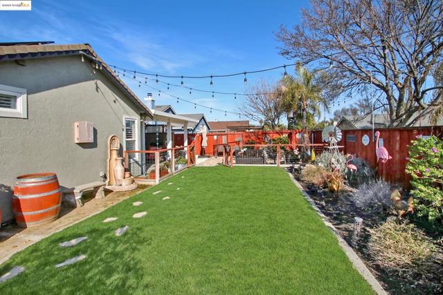 3050 Browning Ct, Brentwood CA: https://media.crmls.org/mediaz/11056817-6b87-4abf-a5af-6b193ac1df2a.jpg