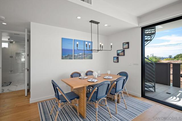 1014 5th St, Coronado CA: https://media.crmls.org/mediaz/1105a6b1-4d9d-447a-ab84-072096b09705.jpg