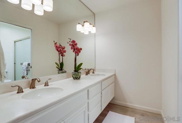 12894 Corte Arauco, San Diego CA: https://media.crmls.org/mediaz/11062840-2536-427f-8c09-8517b371f10f.jpg
