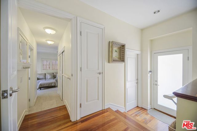 2660 Carman Crest Drive, Los Angeles CA: https://media.crmls.org/mediaz/11065d93-f5bd-4307-a35d-7771df270df6.jpg
