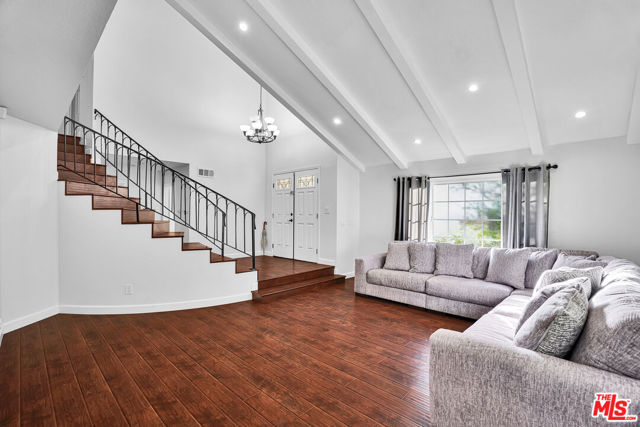 11158 Newcastle Avenue, Granada Hills CA: https://media.crmls.org/mediaz/11068434-f84f-4323-97da-adbbfe3af961.jpg