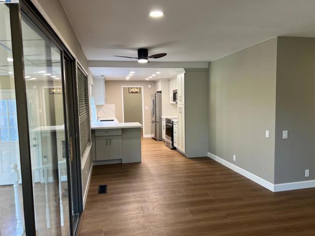 4919 Mohr Ave, Pleasanton CA: https://media.crmls.org/mediaz/1106eda7-0589-43da-a023-f10088d75c78.jpg