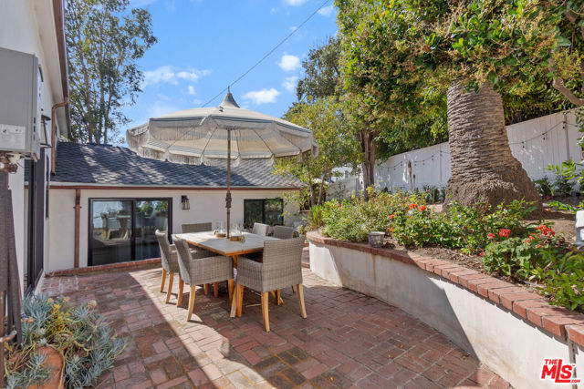 10517 Cheviot Drive, Los Angeles CA: https://media.crmls.org/mediaz/110714ff-6d4c-4ba0-aec0-43eee0666ec4.jpg